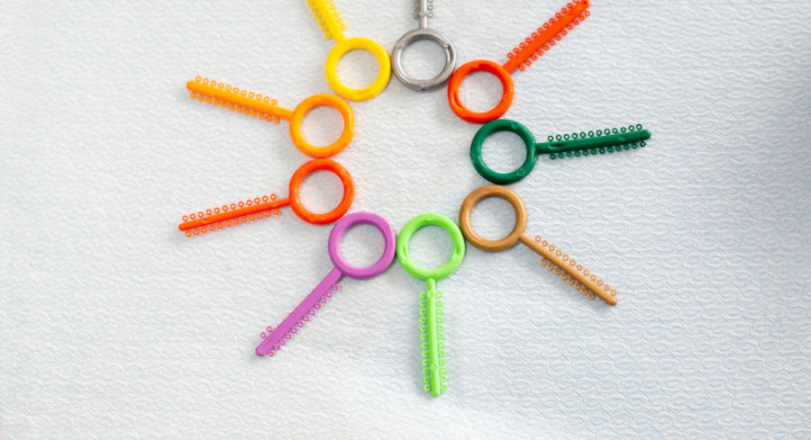 Orthodontic 0-rings of various different colors organized in a circle